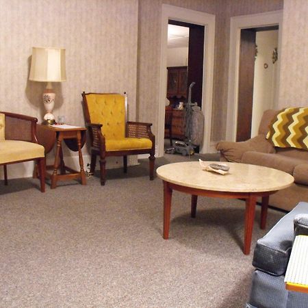 Empire House Hotel Rising Sun 外观 照片