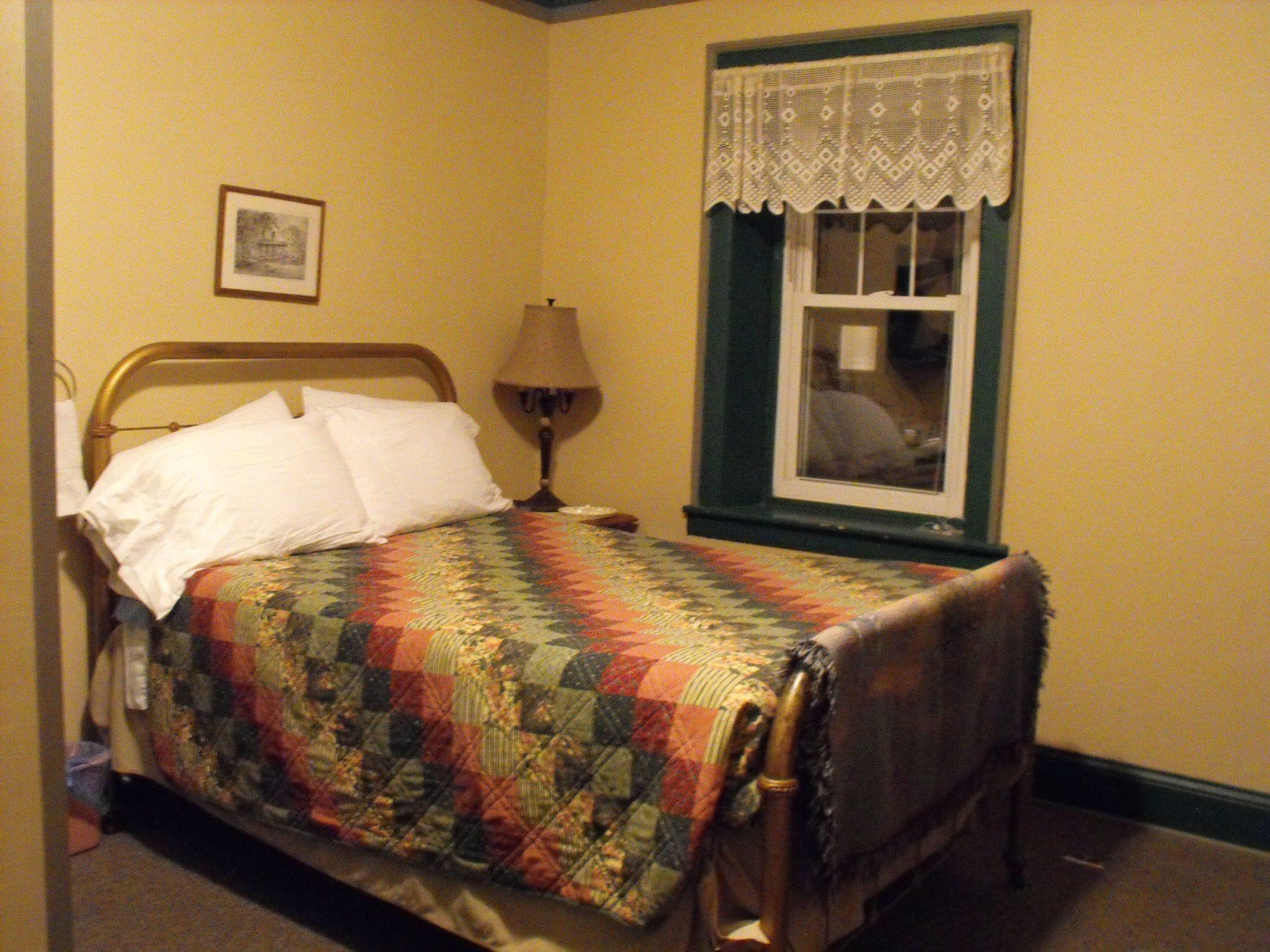 Empire House Hotel Rising Sun 外观 照片