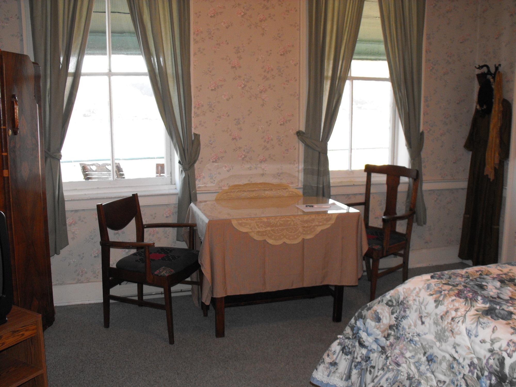 Empire House Hotel Rising Sun 外观 照片